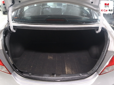 2011 - hyundai accent