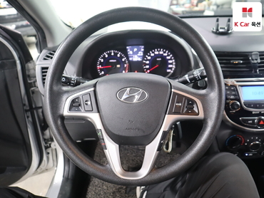 2011 - hyundai accent
