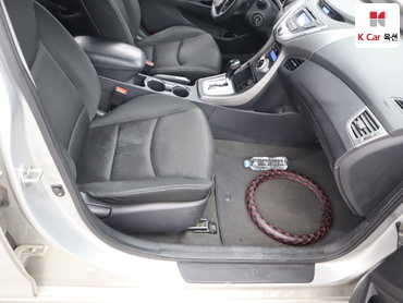 2012 - hyundai avante