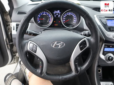 2012 - hyundai avante