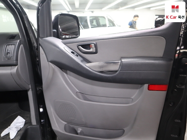2011 - hyundai grand starex