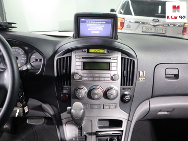 2011 - hyundai grand starex