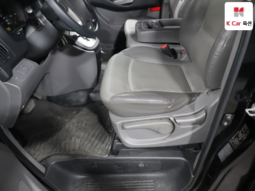 2011 - hyundai grand starex