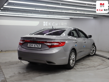 2011 - hyundai grandeur