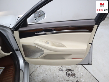 2016 - genesis eq900