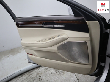 2016 - genesis eq900