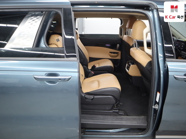 2023 - kia carnival