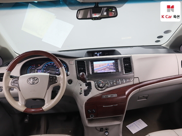 2014 - toyota sienna