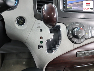 2014 - toyota sienna