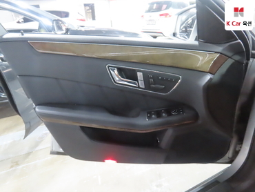 2011 - mercedes-benz e300
