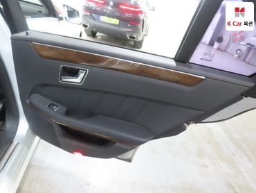 2011 - mercedes-benz e300