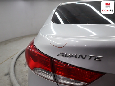 2012 - hyundai avante