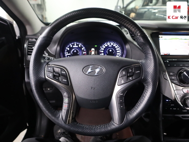 2011 - hyundai grandeur