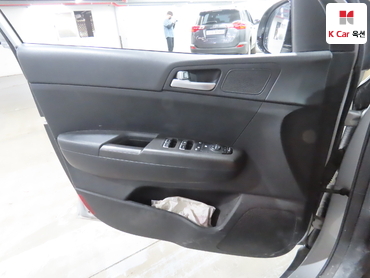 2021 - kia sportage