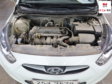 2011 - hyundai accent