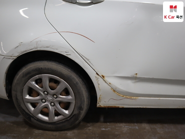 2011 - hyundai accent