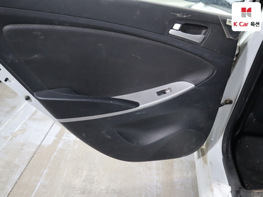2011 - hyundai accent