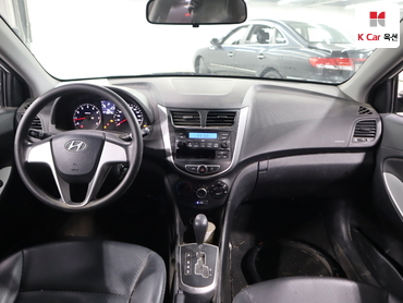 2011 - hyundai accent