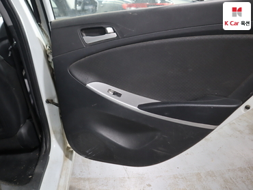 2011 - hyundai accent