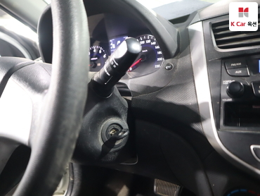 2011 - hyundai accent
