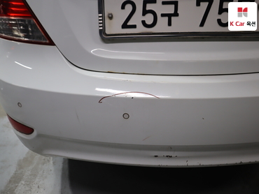 2011 - hyundai accent