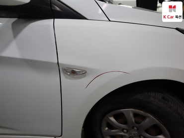 2011 - hyundai accent