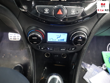 2011 - hyundai accent