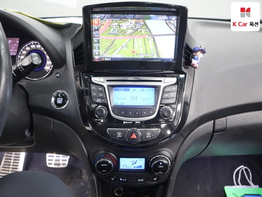 2011 - hyundai accent