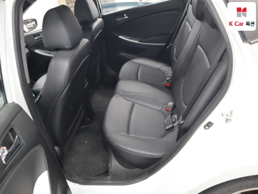 2011 - hyundai accent