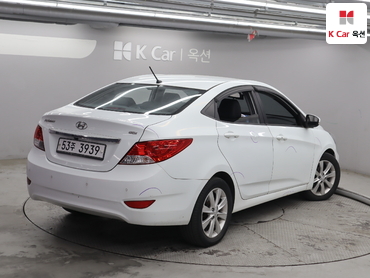 2011 - hyundai accent