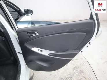 2011 - hyundai accent