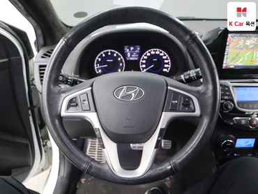 2011 - hyundai accent