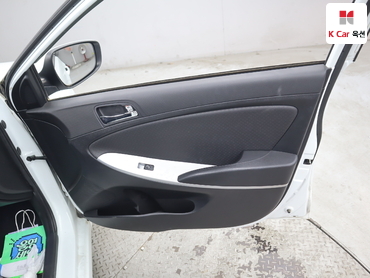 2011 - hyundai accent