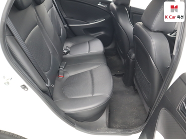 2011 - hyundai accent
