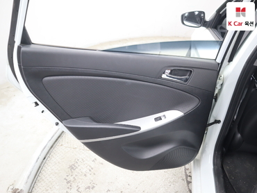 2011 - hyundai accent