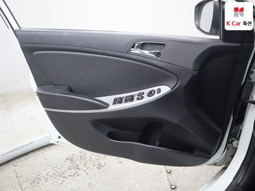2011 - hyundai accent