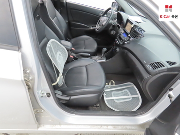 2016 - hyundai accent
