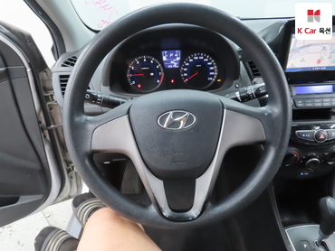 2016 - hyundai accent