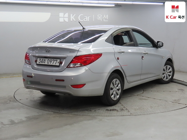 2016 - hyundai accent
