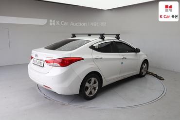 2011 - hyundai avante