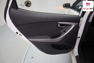 2011 - hyundai avante