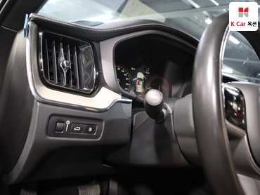 2019 - volvo xc60