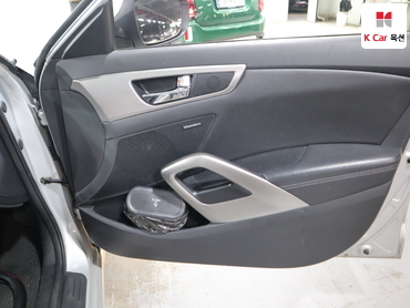 2012 - hyundai veloster