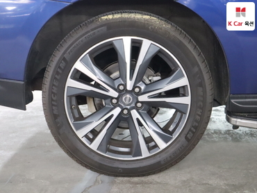 2017 - nissan pathfinder