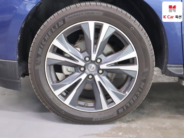 2017 - nissan pathfinder