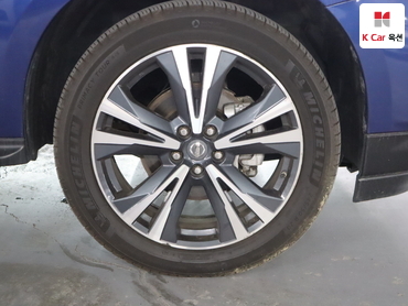 2017 - nissan pathfinder