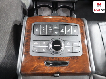 2010 - hyundai equus