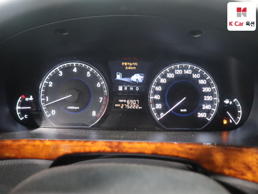 2011 - hyundai equus