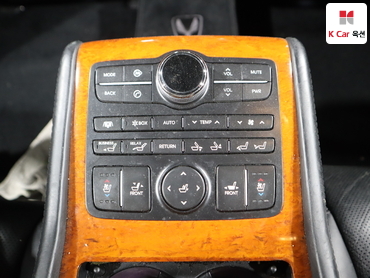 2011 - hyundai equus