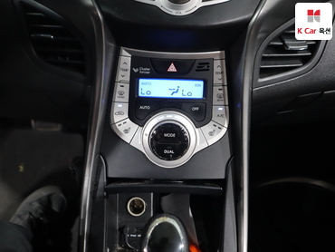 2011 - hyundai avante